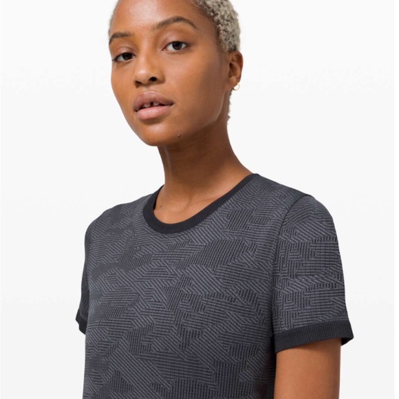 Lululemon  Swiftly Breathe Short Sleeve Camo Vented Camo Black/Asphalt Grey Sz 6 - Picture 2 of 7